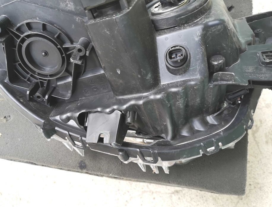 Оригинален фар Mitsubishi L200