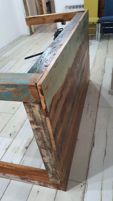 Трапезна маса,рафтове,шкафче от масив