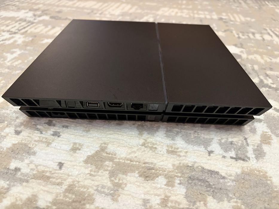 Продам PlayStation 4 (1TB)