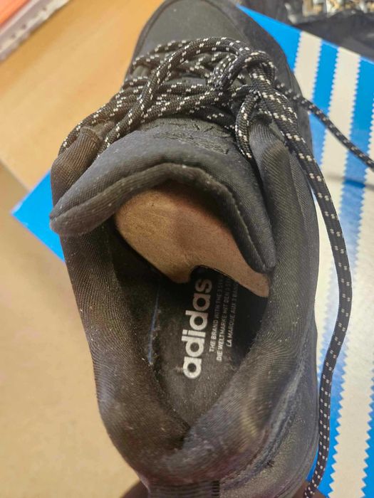 Adidas nepurtati, noi, in cutia originala