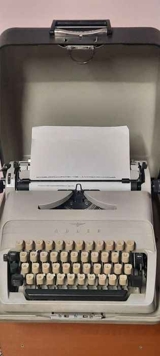 Mașină de scris Adler Gabrielle 10 impecabilă
