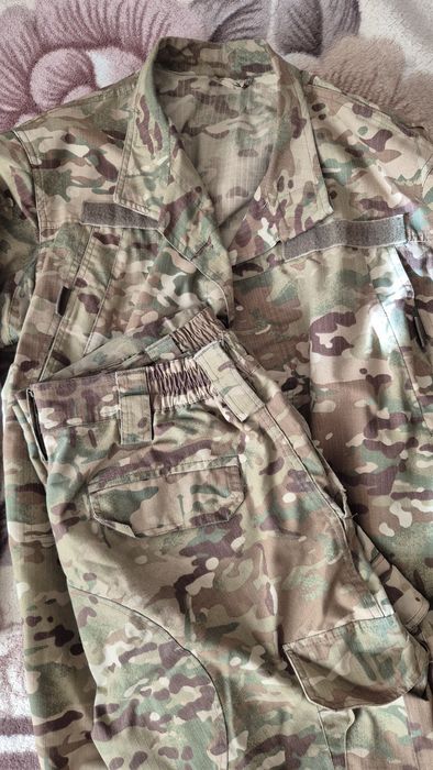 Продам военную форму берцы,валенки