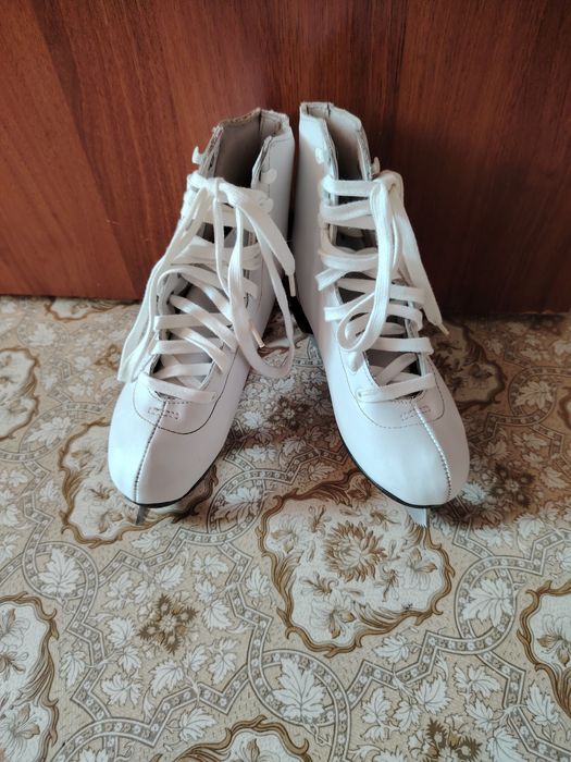 Женские фигурные коньки