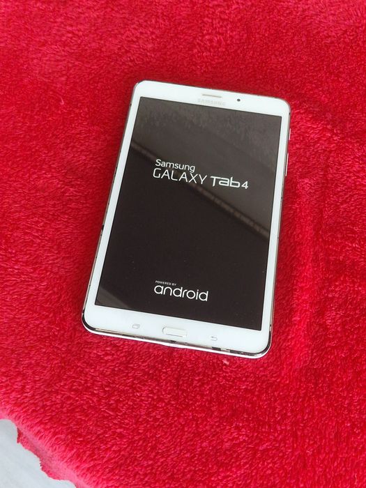 Tableta Samsung Galaxy Tab 4 cu slot Sim