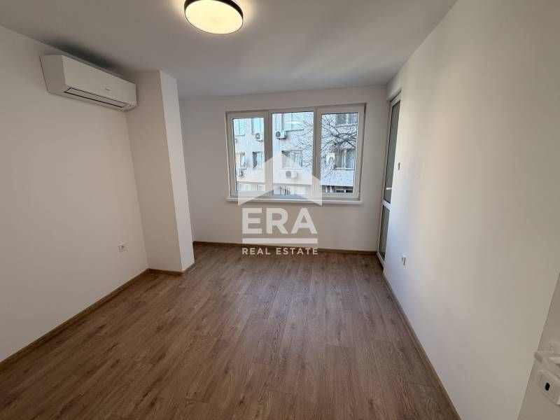 Стилен четиристаен обзаведен  апартамент след основен ремонт за продаж