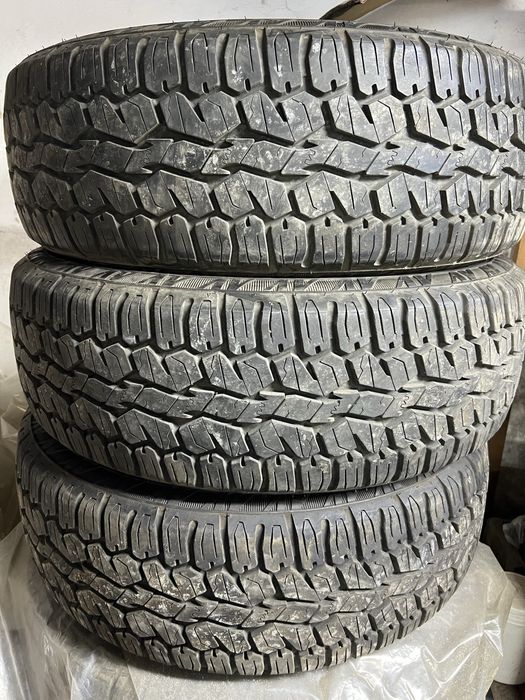 Продам комплект шин АТ амстронг.