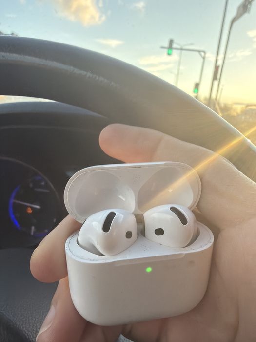 Продам airpods 4