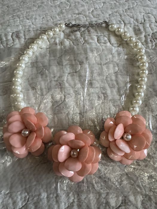 Colier elegant perle cu flori