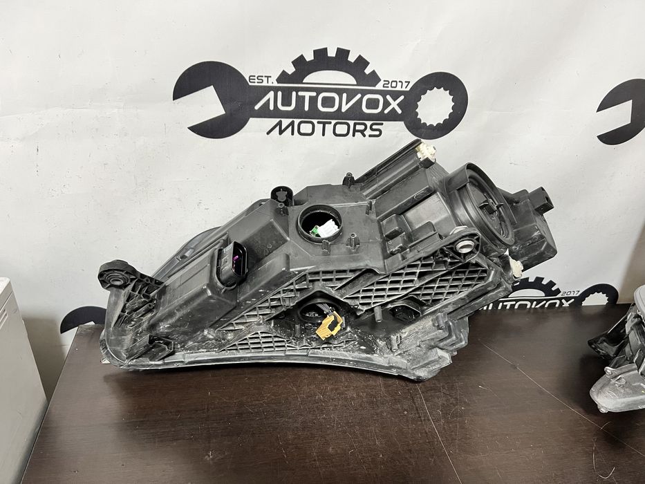 Far dreapta bixenon si led Skoda Superb 3