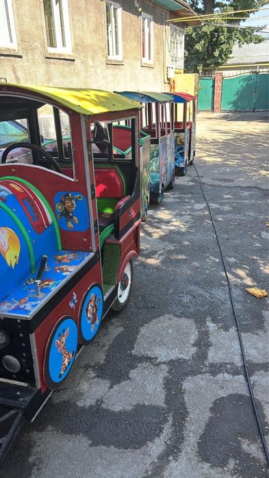 Электро поезд и машынки