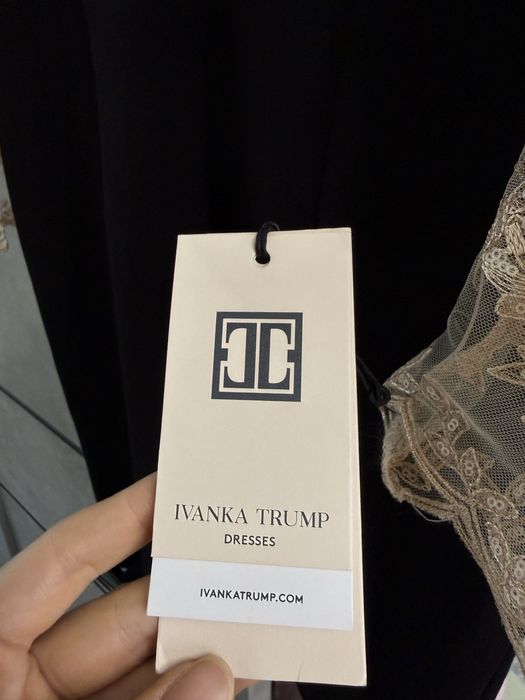 Нарядное платье от бренда Ivanka Trump с вышивкой паетками