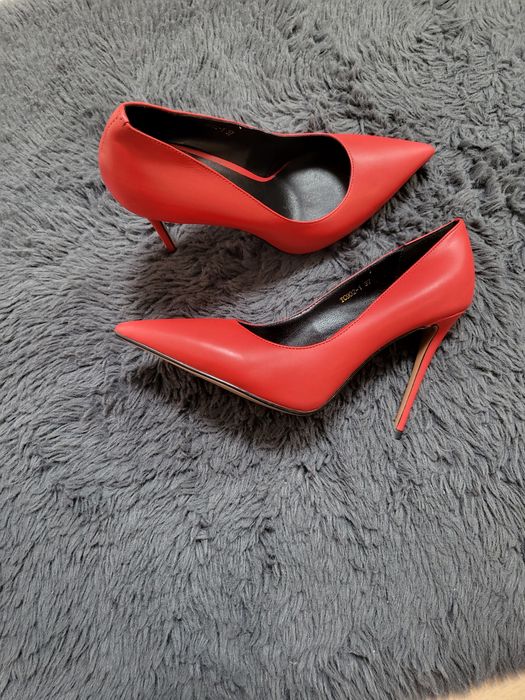 Обувки от естествена и еко кожа