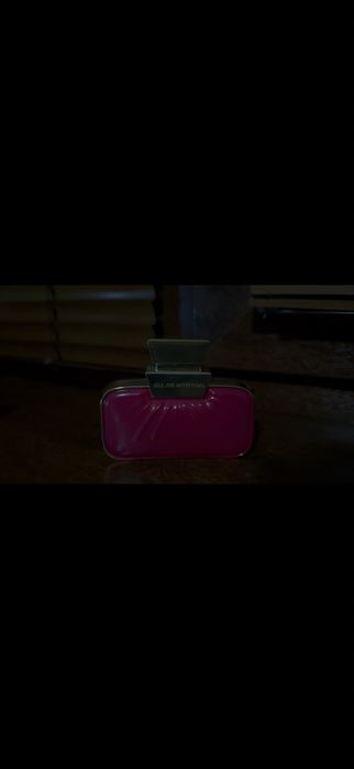 Дамски парфюми съвсем малко използвани