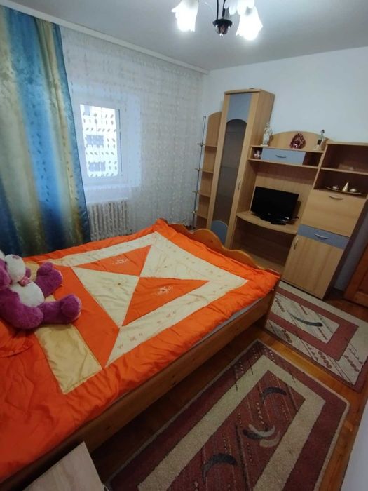 Inchiriez Apartament 3 camere complet mobilat si utilat zona Obcini
