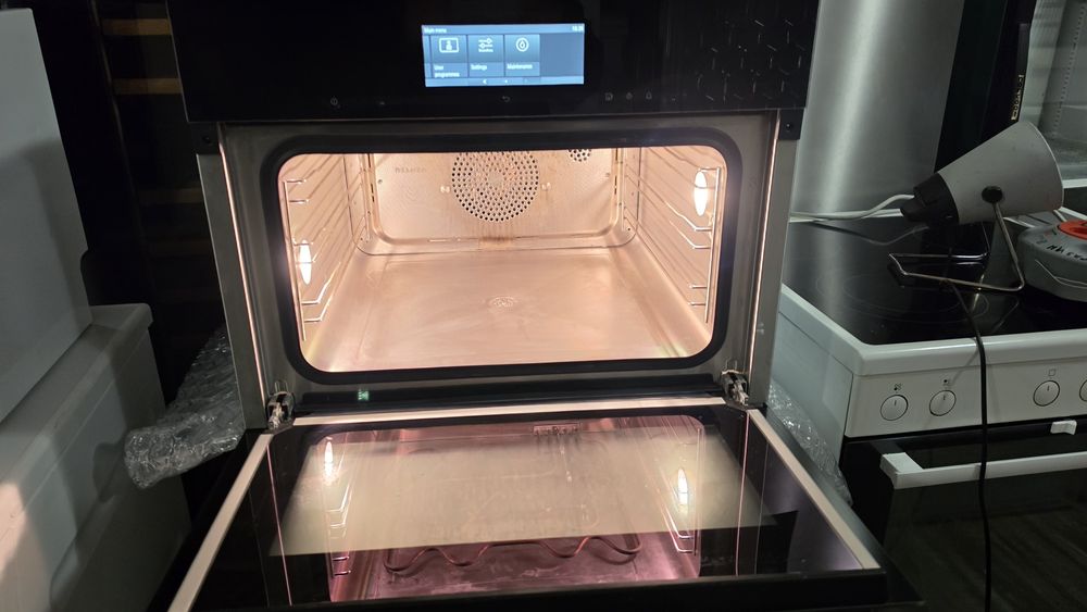 Фурна с пара Miele DGC6800