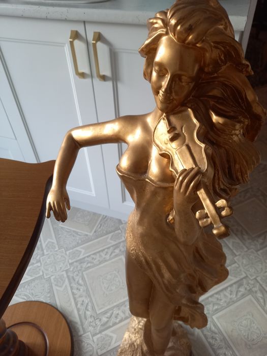 Продам картины. Дорого.