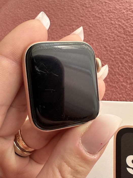 Apple watch SE 40mm Gold aluminiu