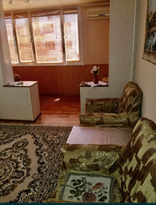 Сдаю посуточно 1кв в 12 мкр,дом 15