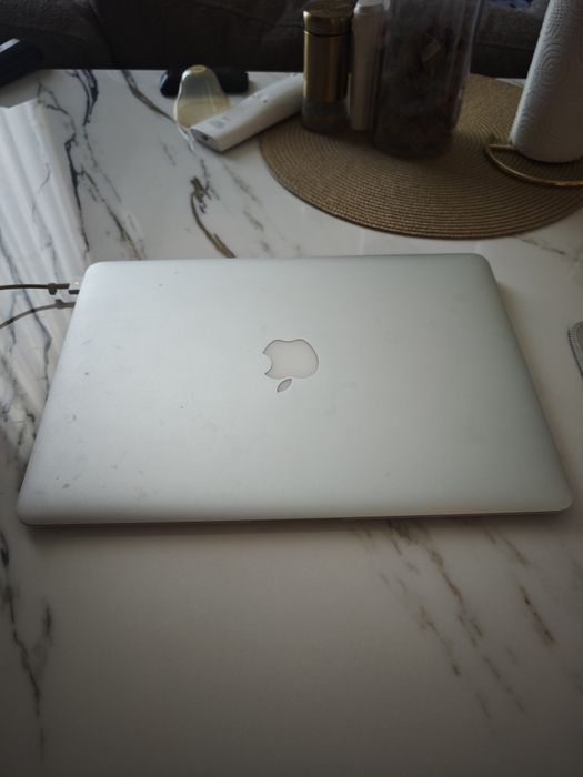 Продам MacBook Air 13", 2017— [8 GB], i5