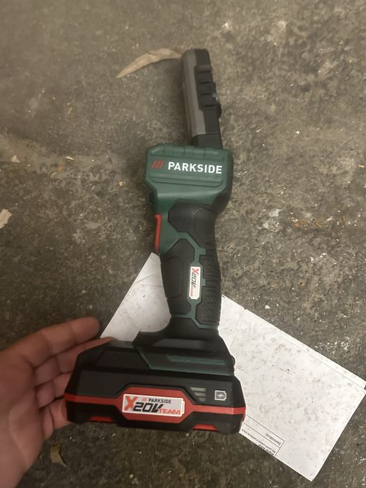 Lanterna cu acumulator 20v