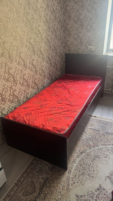 Мебель б/у кровать, шкаф, стол,