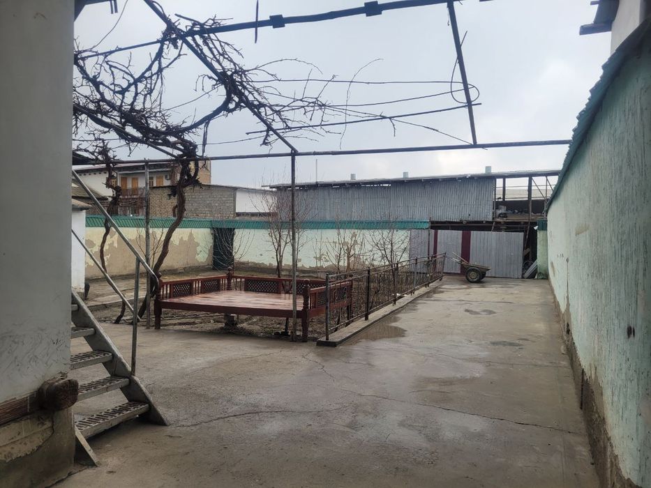 Hovli sotiladi eski shaxar avtovokzal