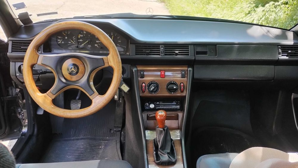 Mercedes-Benz 124 200 D