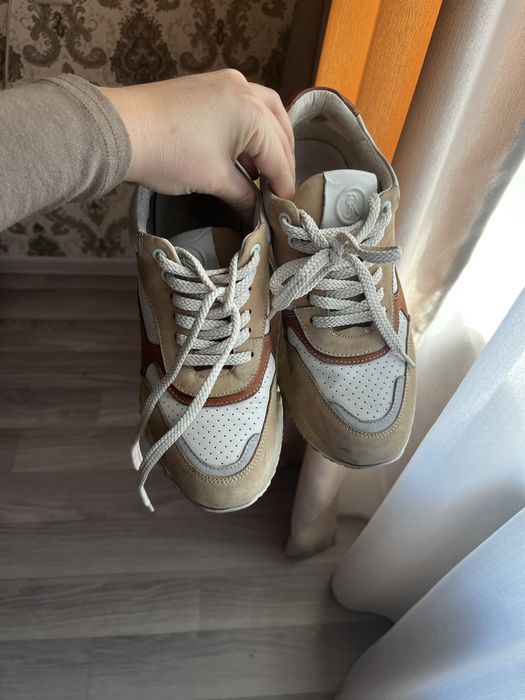 Продаются кроссовки осенние