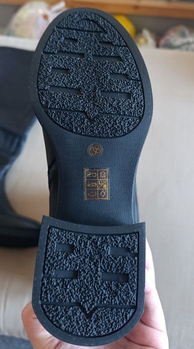 Новые кожаные сапоги ботфорты