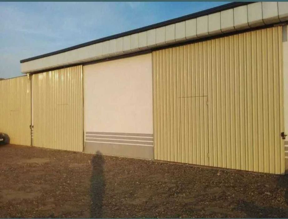 Noturar bino sotiladi