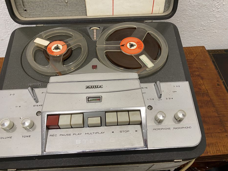 Стар магнетофон на филипс