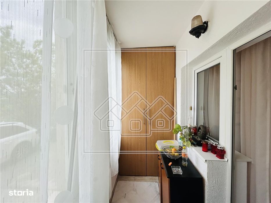 Ap spatios, mobilat si utilat, 3 camere, 2 balcoane, 2 parcari