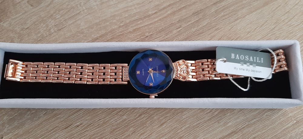 Чисто нов часовник.