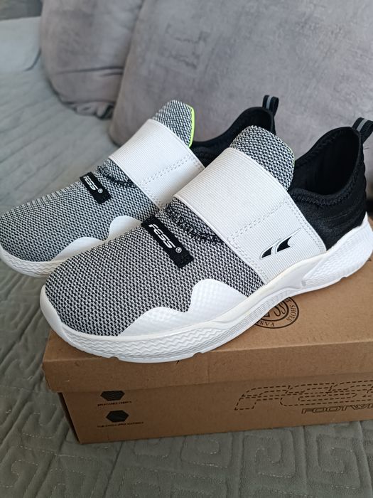 Фирменные  лёгкие кросовки