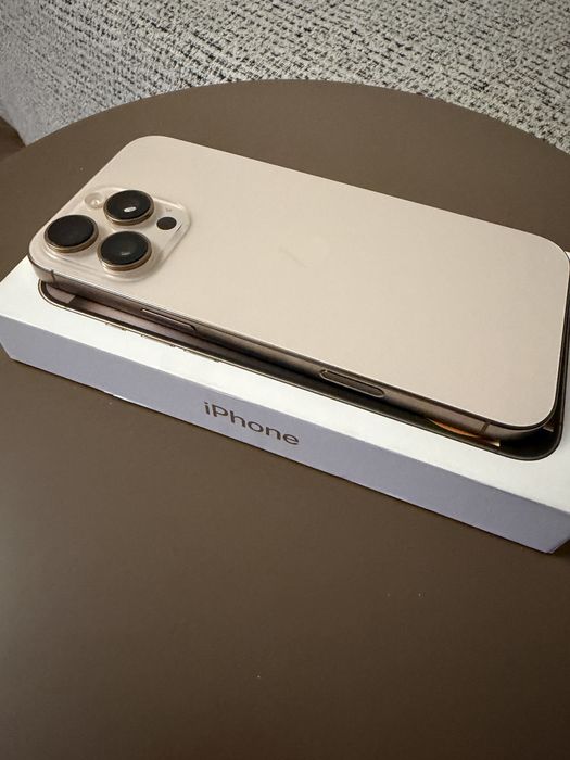 Iphone 16 pro Max Desert Titanium256 GB 10/10  + husa Velante Pret : 4099 lei