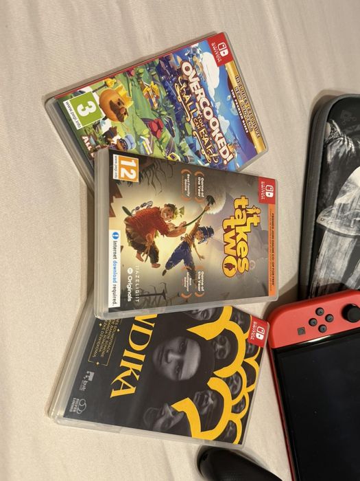 Nintendo Switch OLED Mario Red Edition + Игри и Аксесоари