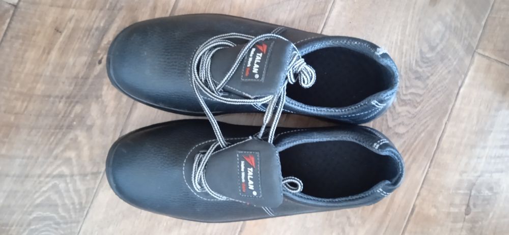 Продаю спец обувь лето