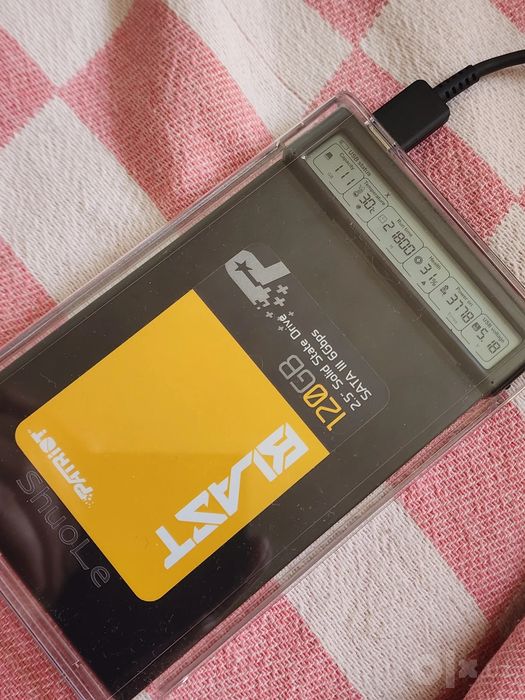 HDDva SSD uchun USB 3.0 korpus, raqamli displeyli.