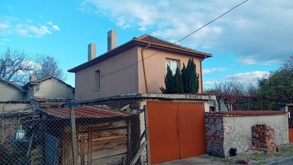 Продавам 2 къщи в Катуница