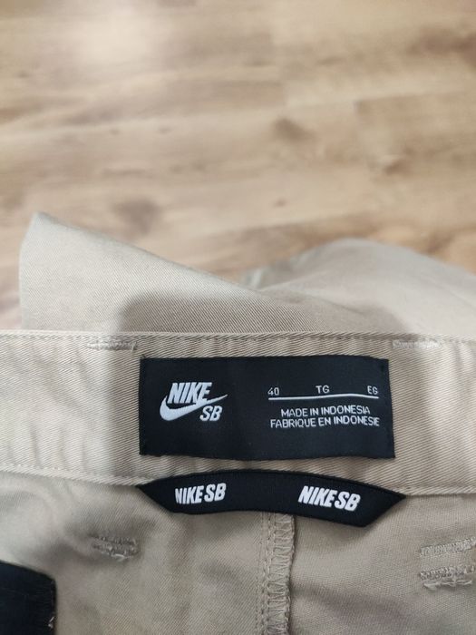 Pantaloni Nike mărimea 40 XXL