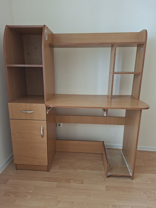 Продам компьютерный стол