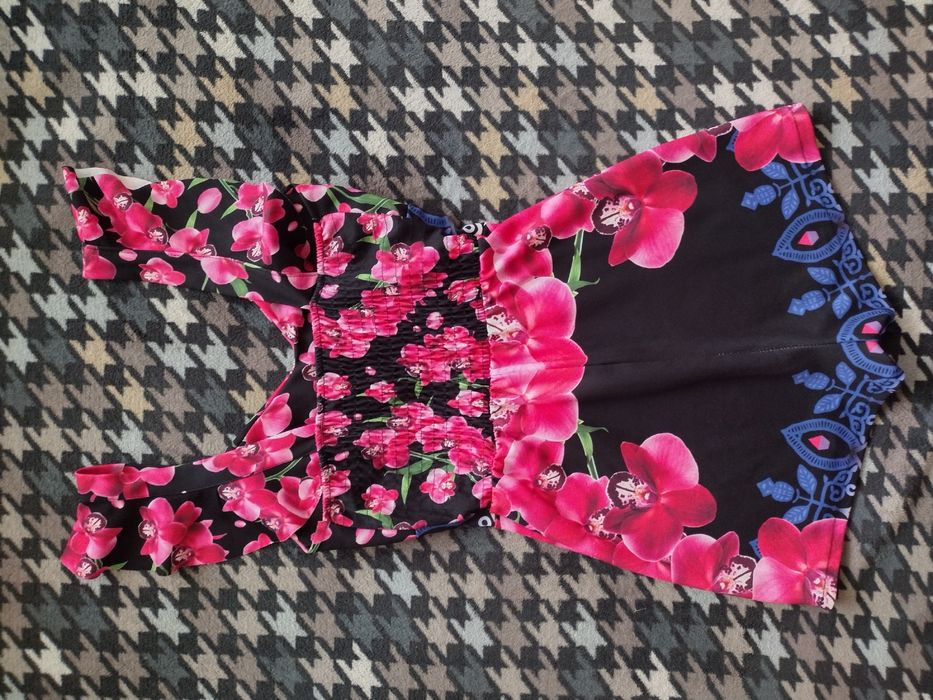 Къс гащеризон на цветя