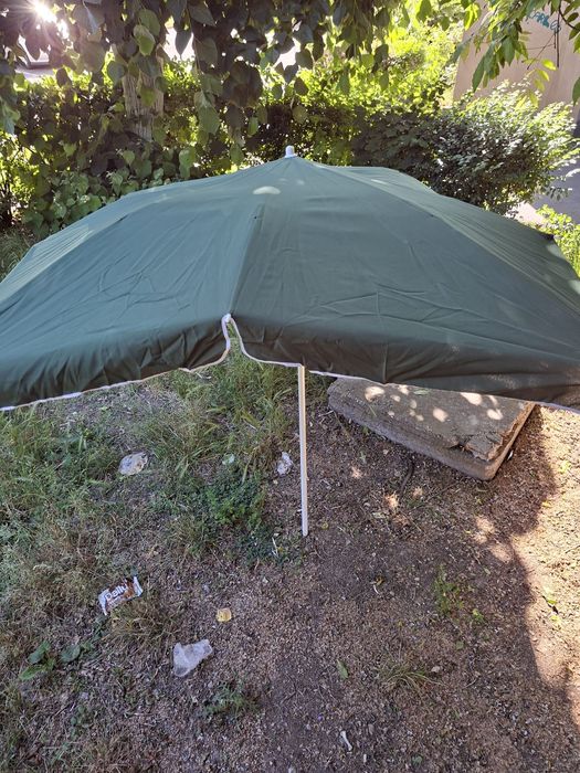 Vând umbrelă de grădină