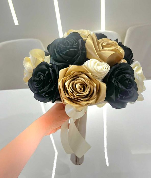 Уникални букети от сатенени рози