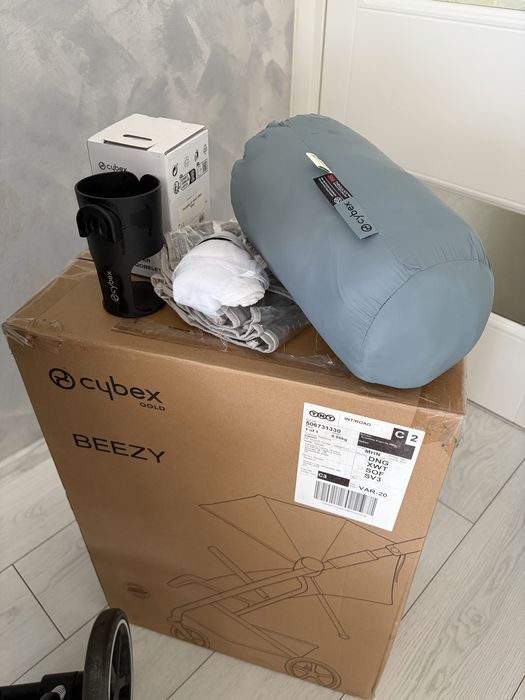 Продавам количка cybex beezy