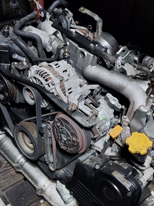 Двигатель  2.5 I на Subaru Outback Legacy Forester  Ej2.5