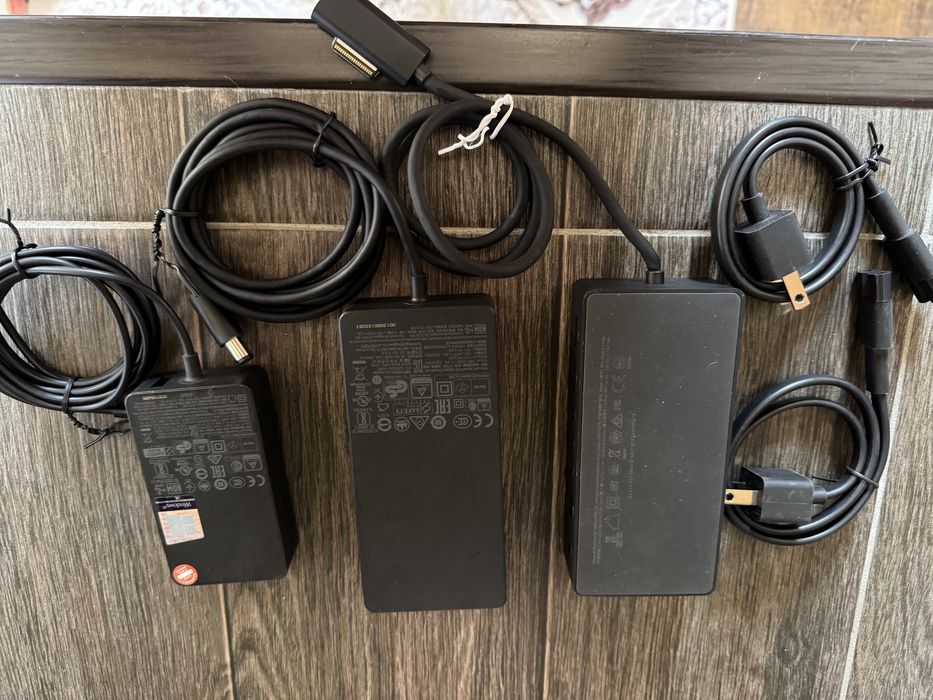 Продам зарядку и док станцию microsoft surface