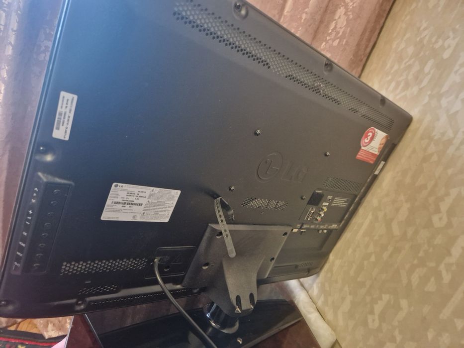 Телевизор LG диаганаль 32 со столиком