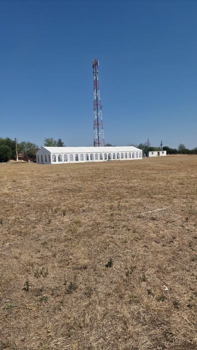 Cort pentru evenimente de vânzare cu toată logistica necesară