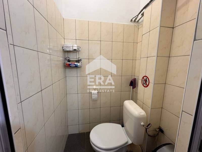 Търговско помещение след основен ремонт, с голяма витрина, за под наем